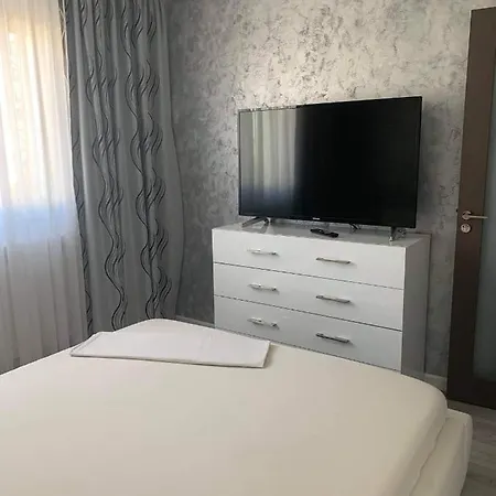 Elegant & Silver Luxury Apartment Craiova