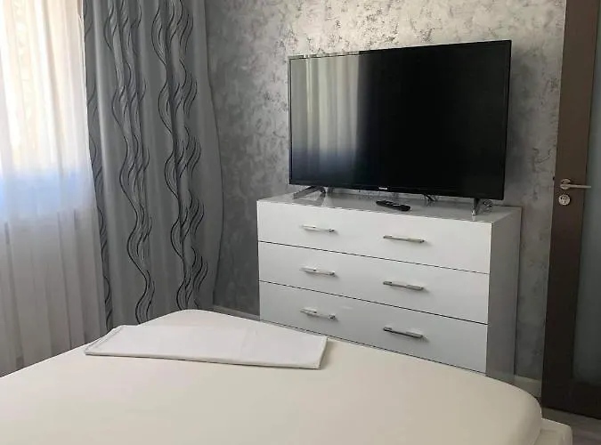 Elegant & Silver Luxury Апартаменты Крайова